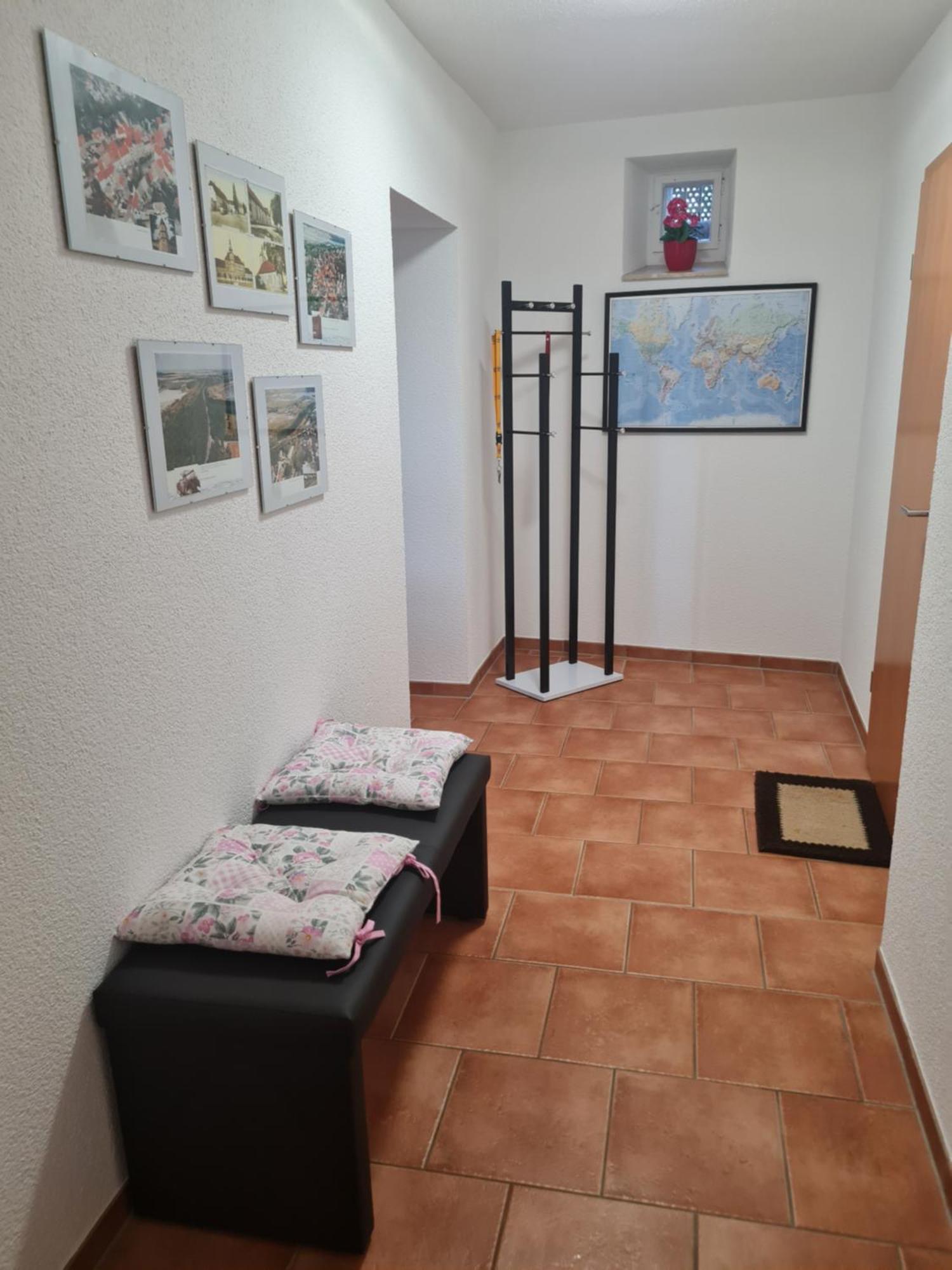 Modernisierte Wohnung, Zentral Gelegen In Historischer Altstadt Mucheln Luaran gambar